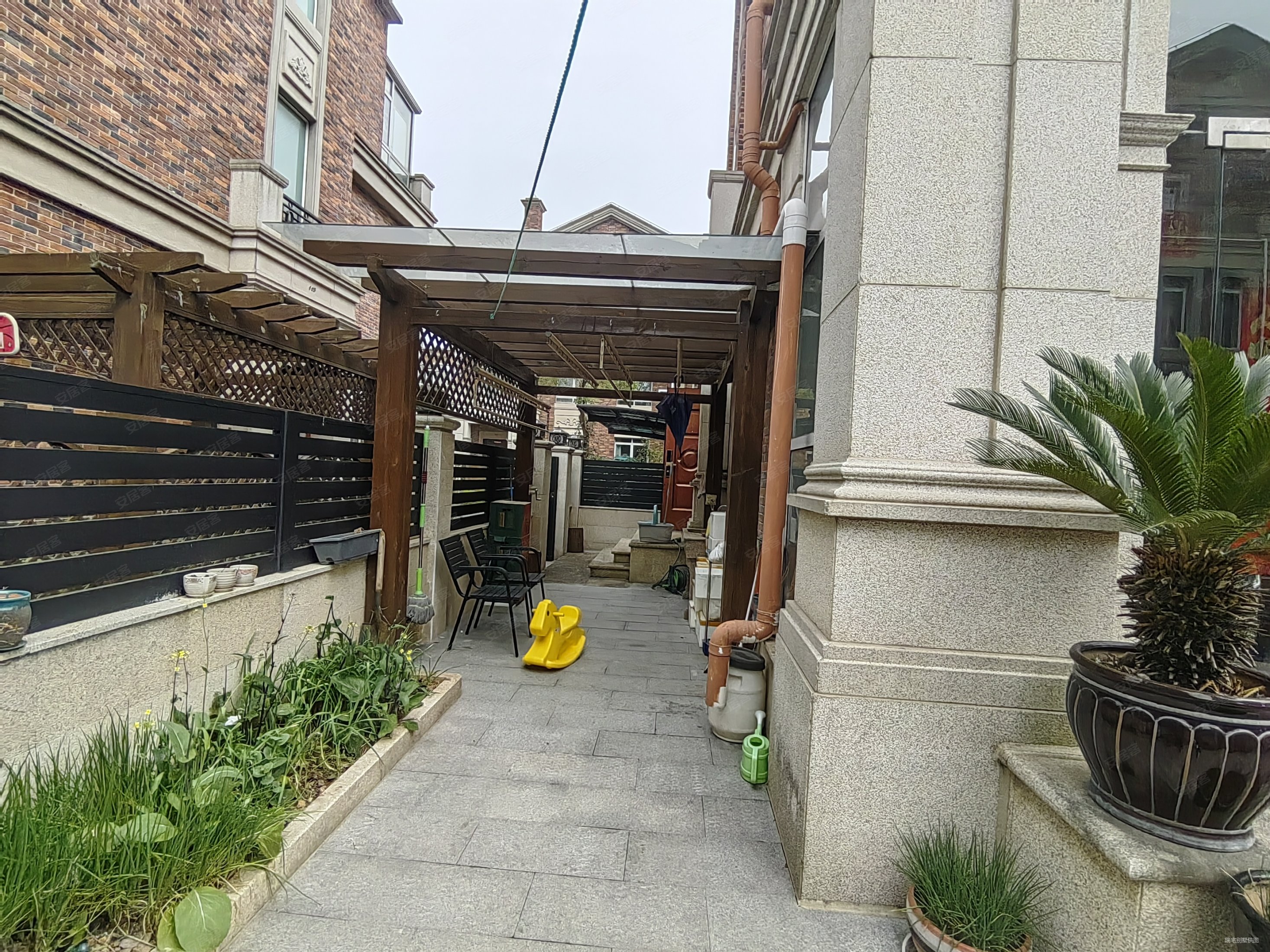 中海悦府(别墅)4室2厅4卫231㎡南北1080万