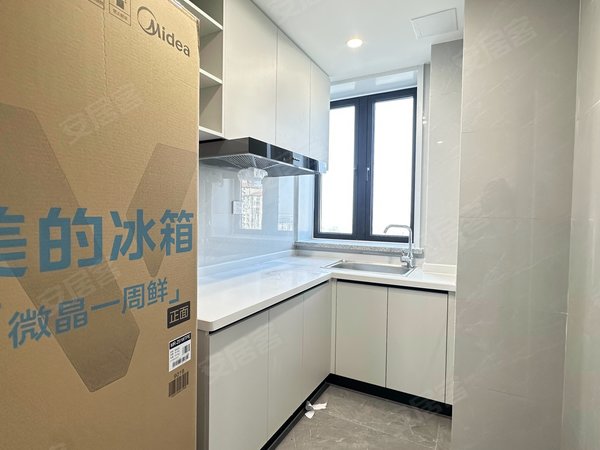 海宁海宁市区硖石江南大道1361号楼银泰商圈浙大旁，实拍朝南1室1厅，单独客厅卧室，双阳台民水电出租房源真实图片