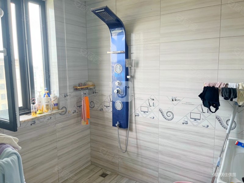 盛泰   三室两厅两卫 精装 诚心出售