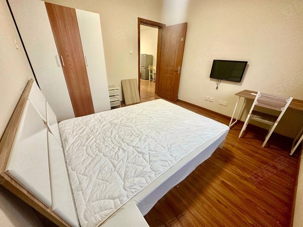 上海浦东临港新城宜浩欧景停车免费,靠近地铁站,楼层高通风很高出租