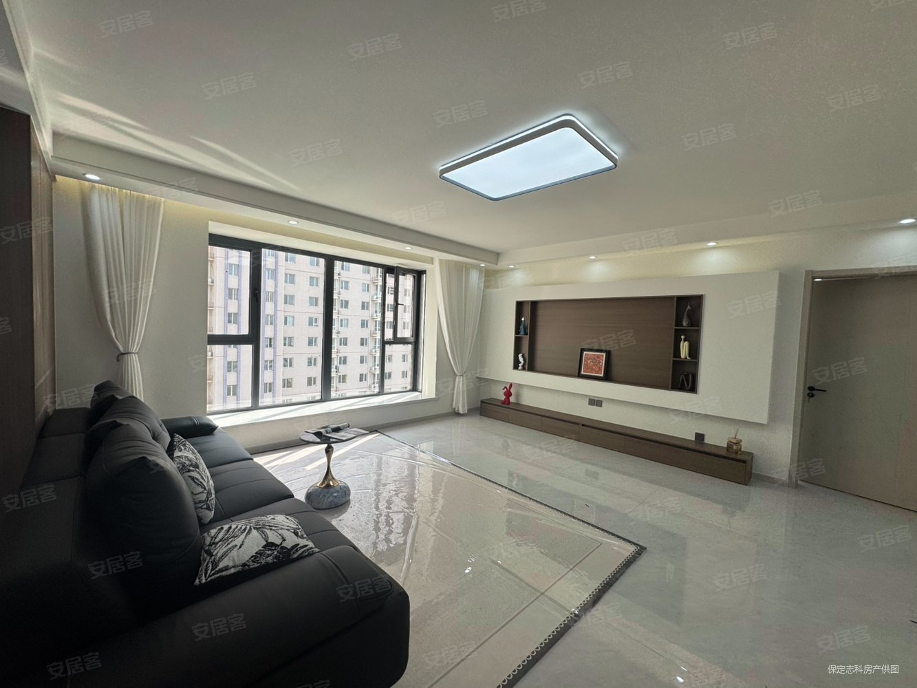 维多利亚夏郡4室2厅2卫162㎡南北115.8万