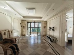 上海杨浦新江湾城地铁5号口出行20m。中央空调带地暖，有车位提包入住。出租房源真实图片