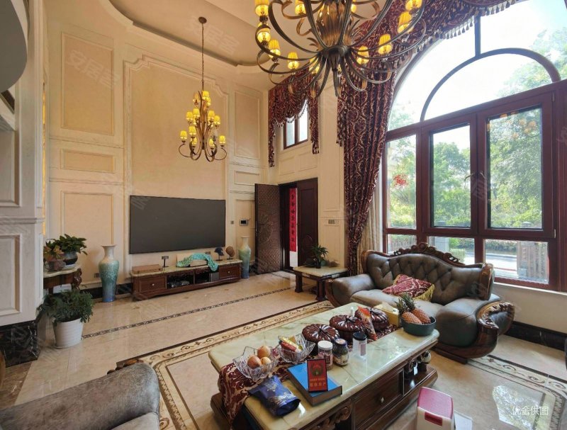 宏图上水庭院5室2厅5卫396.27㎡南北1670万