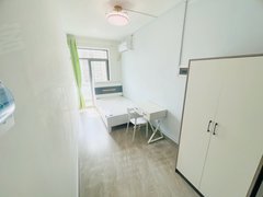 南宁青秀东盟商务免中介~商务区凤岭地铁口旁上东国际阳台单间~押一民用水电实拍出租房源真实图片