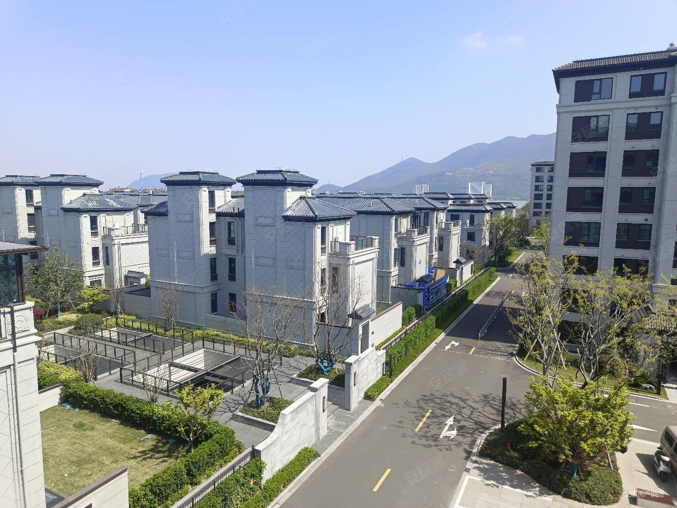 香湖丹堤(三期)4室2厅2卫129.67㎡南北130万