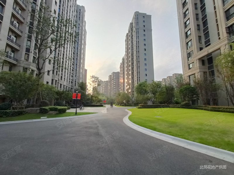 绿地东上海海富城市花园(四期)二手房,480万,2室2厅,1卫,87.