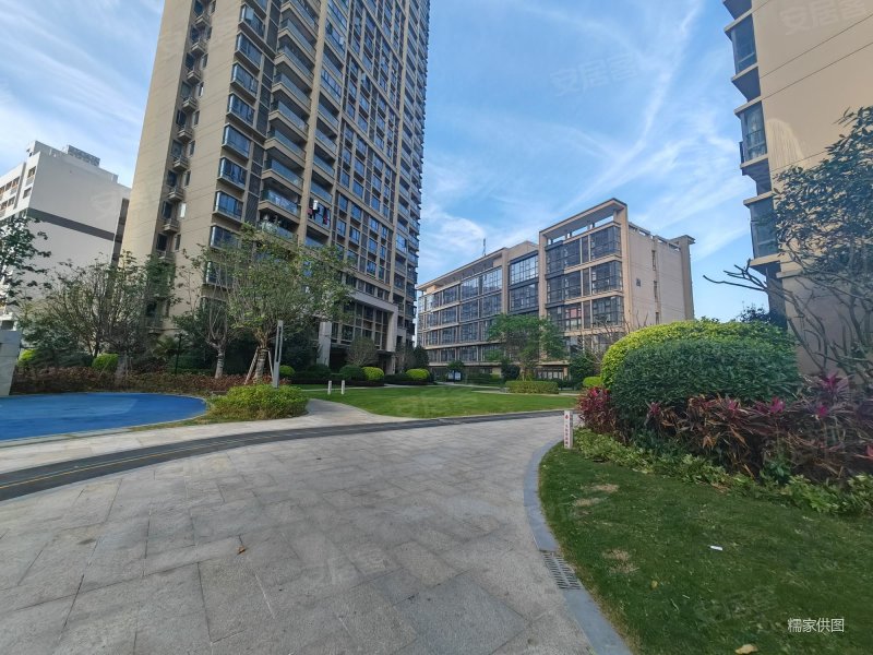 实验旁边新力珑湾朝南三房两卫次新小区满二年