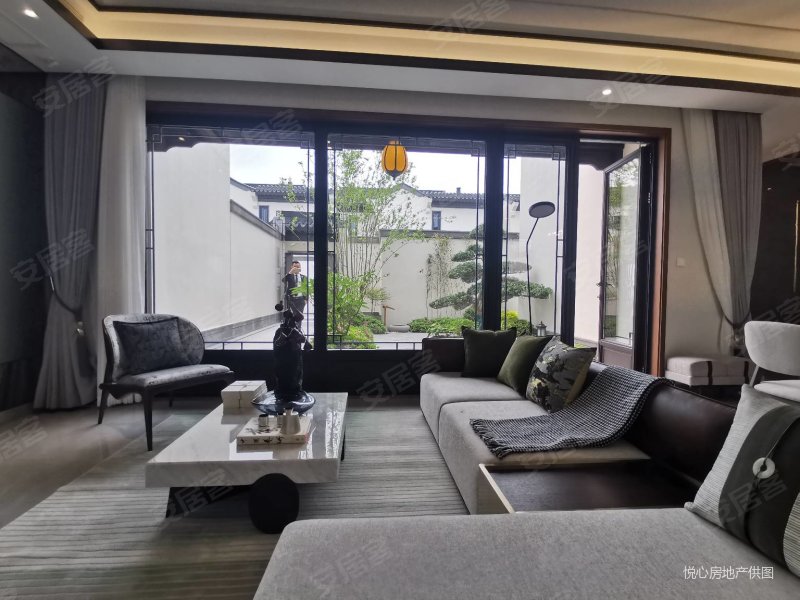 独门独院别墅!房东半价出售!产权清晰!送车位!无大税!