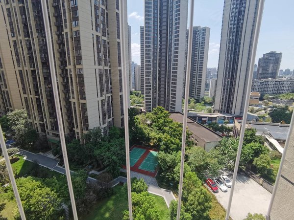 重庆江北五里店融景城朗峰精装3房,交通生活方便,拎包入住出租房源