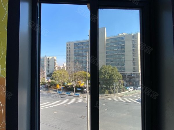 上海宝山淞南淞南新村小区3号18号线长江南路地铁站附近房屋直租无