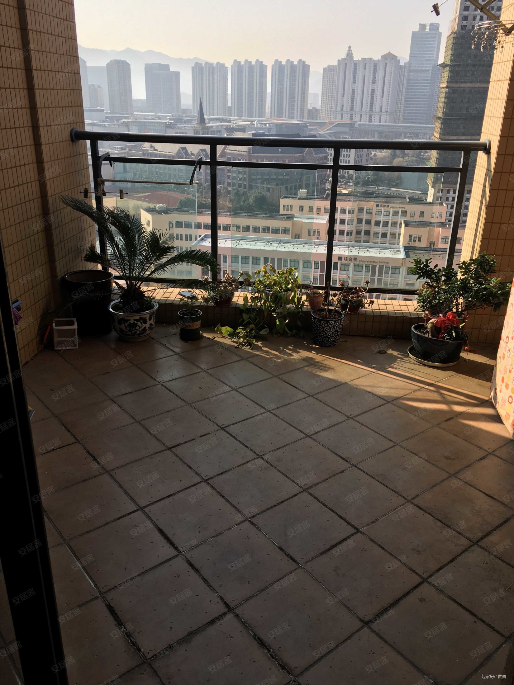 东海明园黄山路245号3室2厅2卫13795平方米