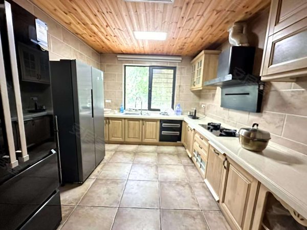 包头稀土高新区黄河大街三江尊园(别墅)租别墅找小郭 三江尊园别墅 精装修 带大院 看房方便提前联系出租房源真实图片