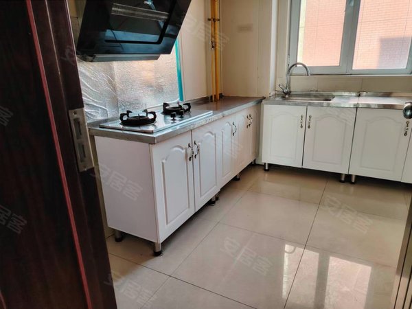 青岛市北北岭依山美郡依山美郡多层电梯房精装双气中层2600月南北通透