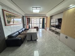 恩施恩施市火车站清外高中门口 瀚澜苑小区 精装修 四居室 中央空调 拎包入住出租房源真实图片