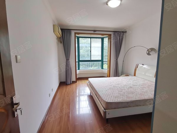 上海奉贤西渡文怡花园文怡花园小区中心位置南北通两房,精装全配,低