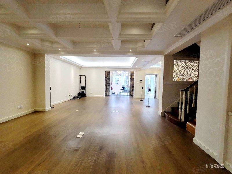 西郊华庭下叠带院子采光好一楼有卧室