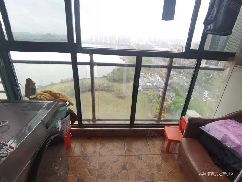 急售江夏客厅正地铁口清江泓景好楼层湖景房证满二