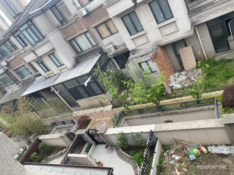 景瑞望府(别墅)4室2厅3卫191㎡南420万