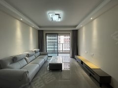 高新宝龙城精装三房，家私家电齐全，全屋定制，每个房间都有空调