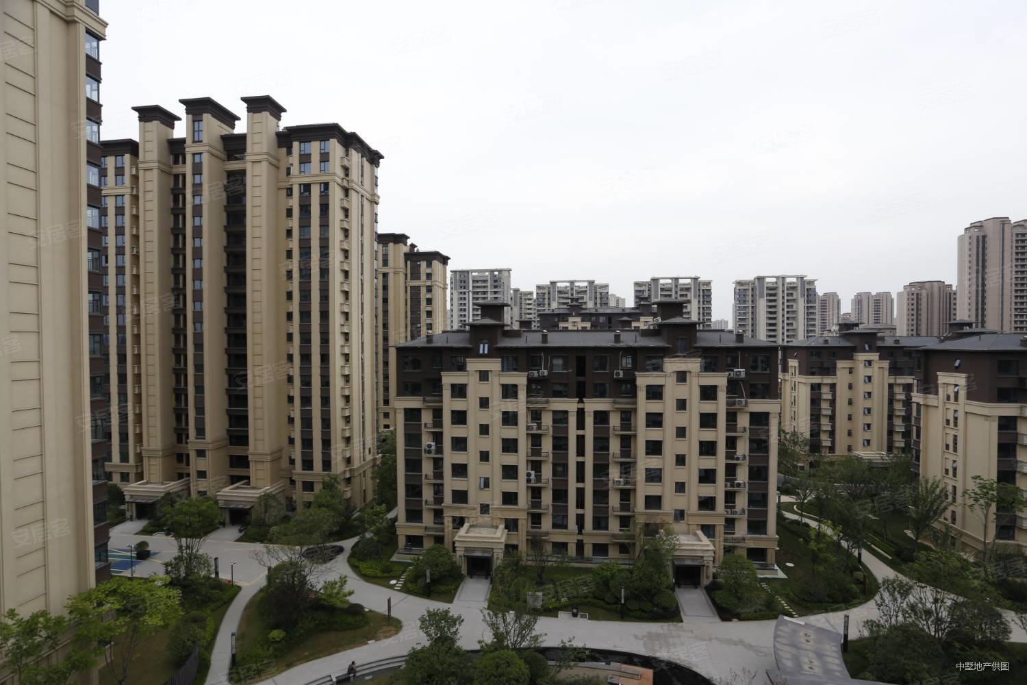 荣盛书香府邸4室2厅2卫118.63㎡南北225万