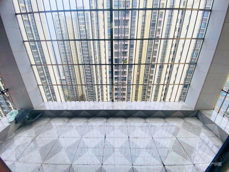 润龙花园3室2厅2卫118.83㎡南北196万