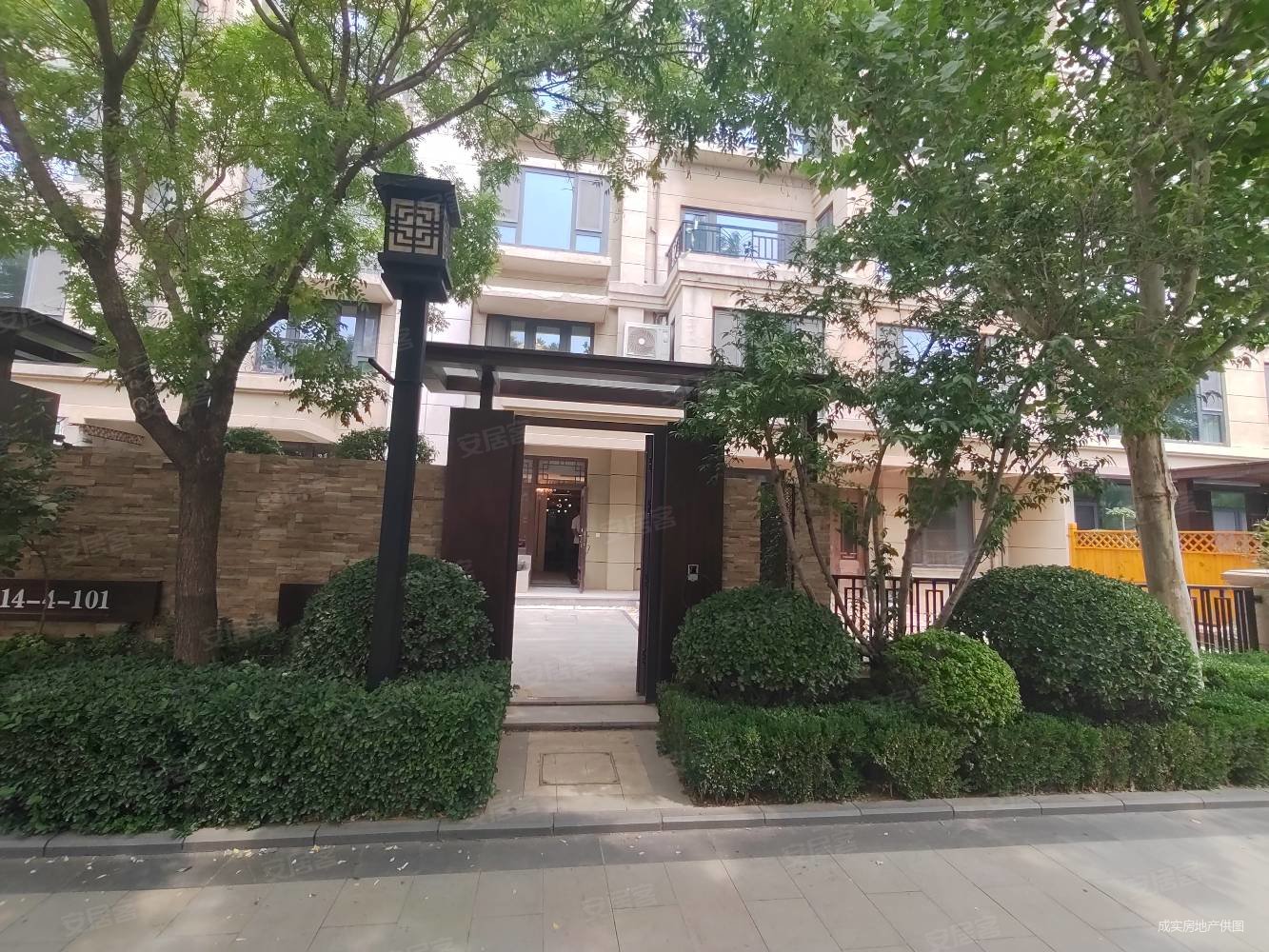 鑫界王府4室3厅3卫235㎡南北560万