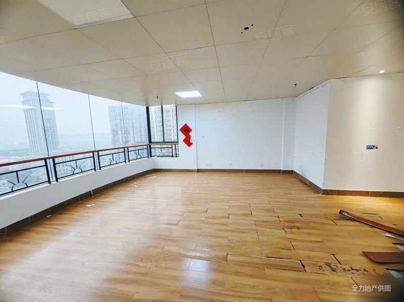 金湖广场地铁口旁,亮户型,可改2房,滨湖路小学和十四中,东方曼哈顿