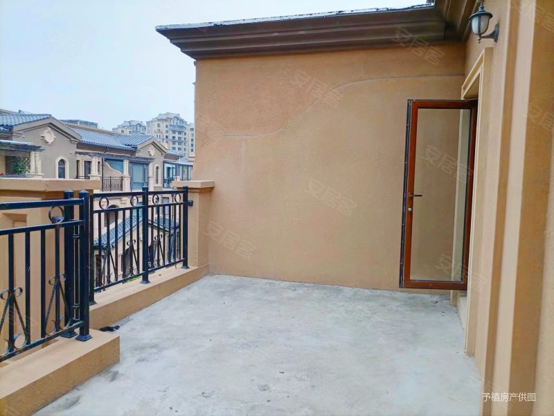 林溪湾联排别墅买三层送一层送南花园40平方