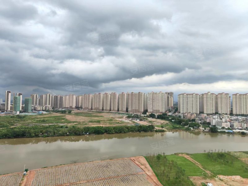 一线江景  带车位 奥园誉山湖 中间好楼层  南北通透 毛坯