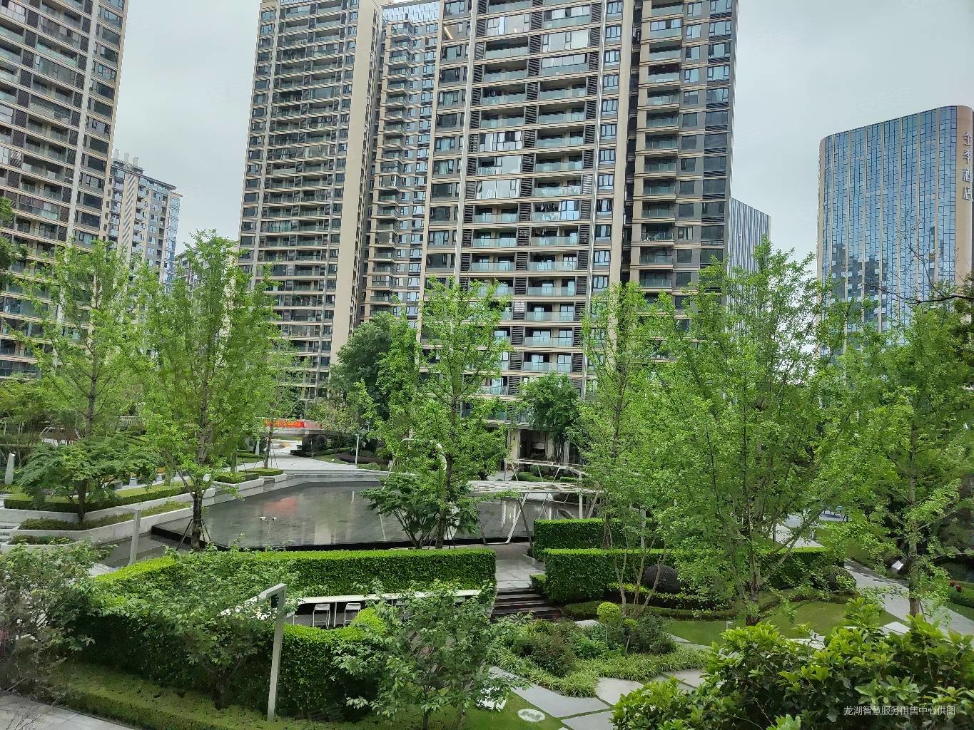 龙湖昱湖壹号观云4室2厅2卫147.94㎡东南215万