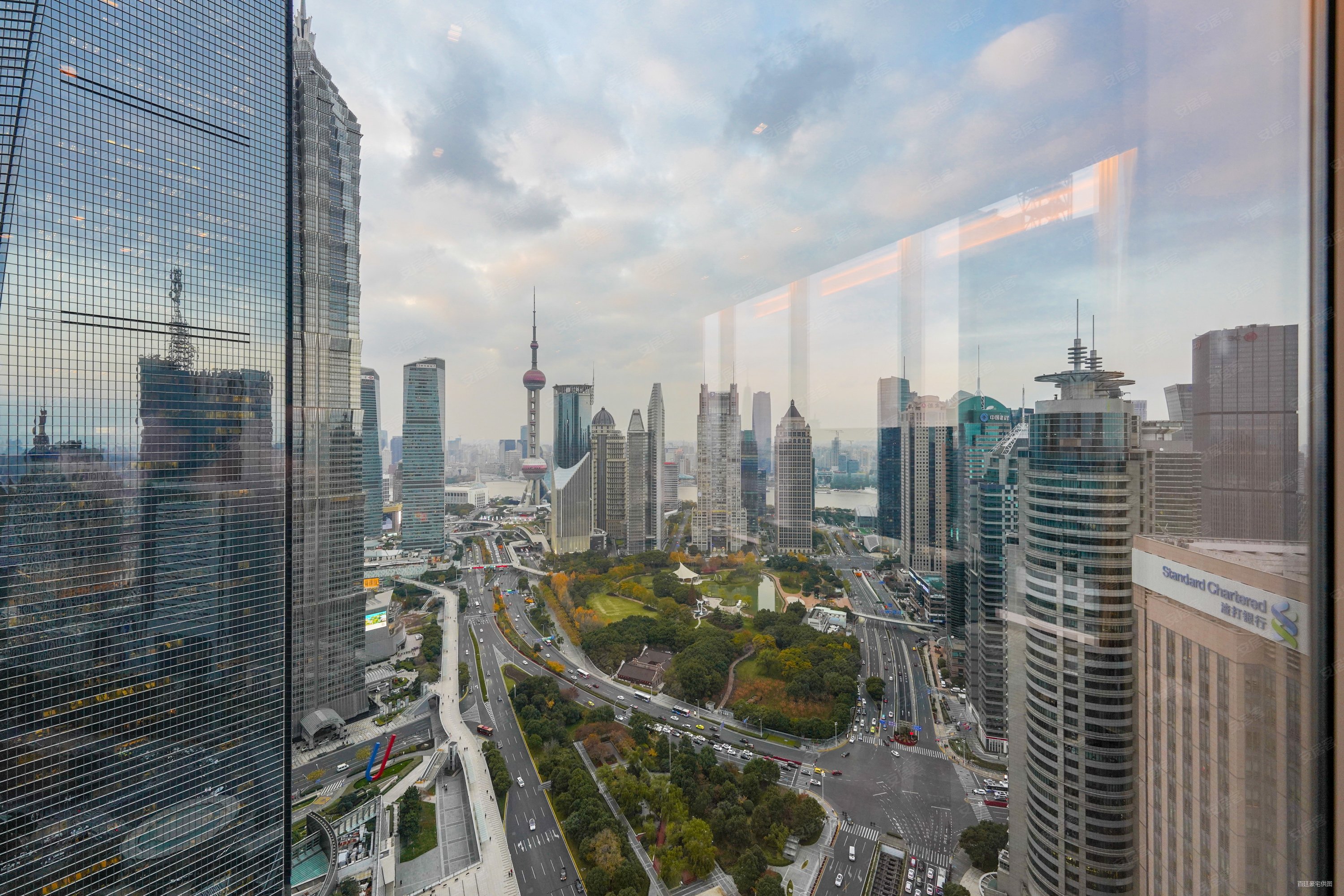 二十一世纪中心大厦3室2厅4卫322.96㎡西南6400万