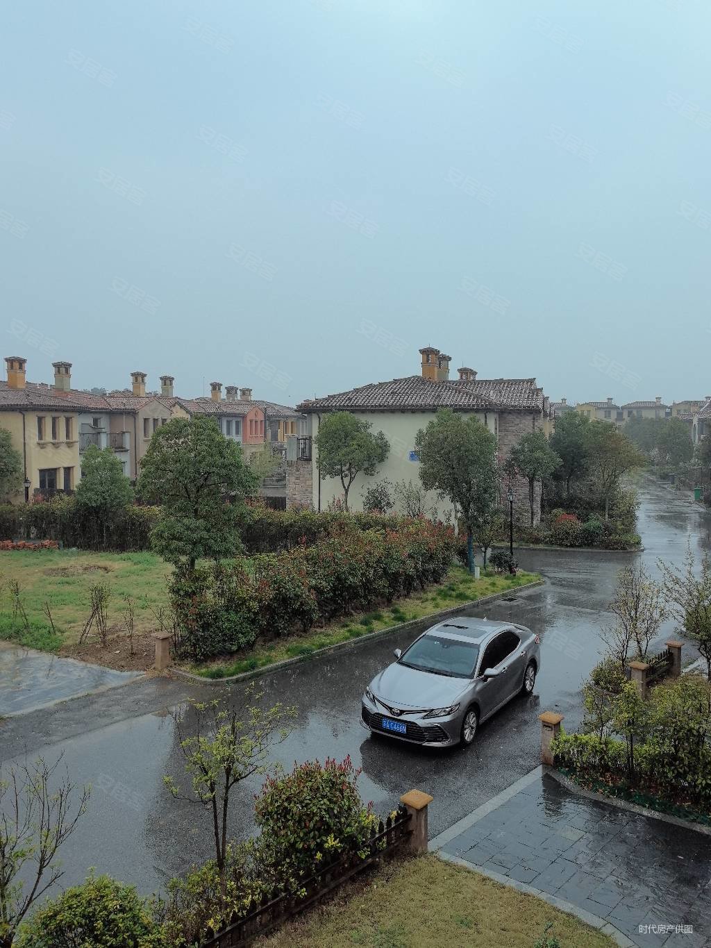 卧龙湖联排别墅地上两层双车位售价200万