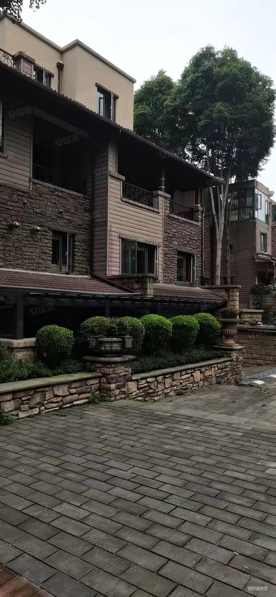 南郡7英里4室2厅4卫331㎡南北650万