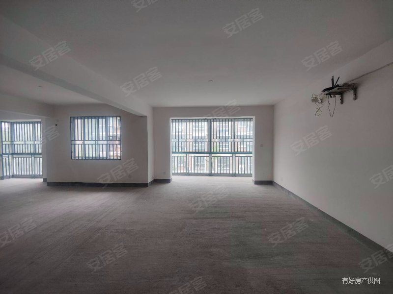 洪都花园洋房2楼133.98平方全新毛坯看房有钥匙