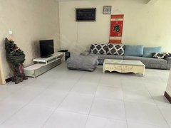 冠县烟庄街道烟庄东三里四楼,家具家电齐全,拎包入住,随时看房。出租房源真实图片