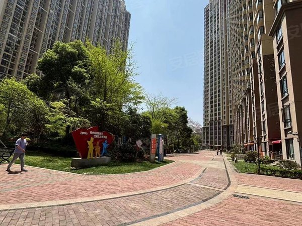 贵阳云岩大营坡中建华府(ef区)大营坡地铁口楼上 省二医 黔灵医院