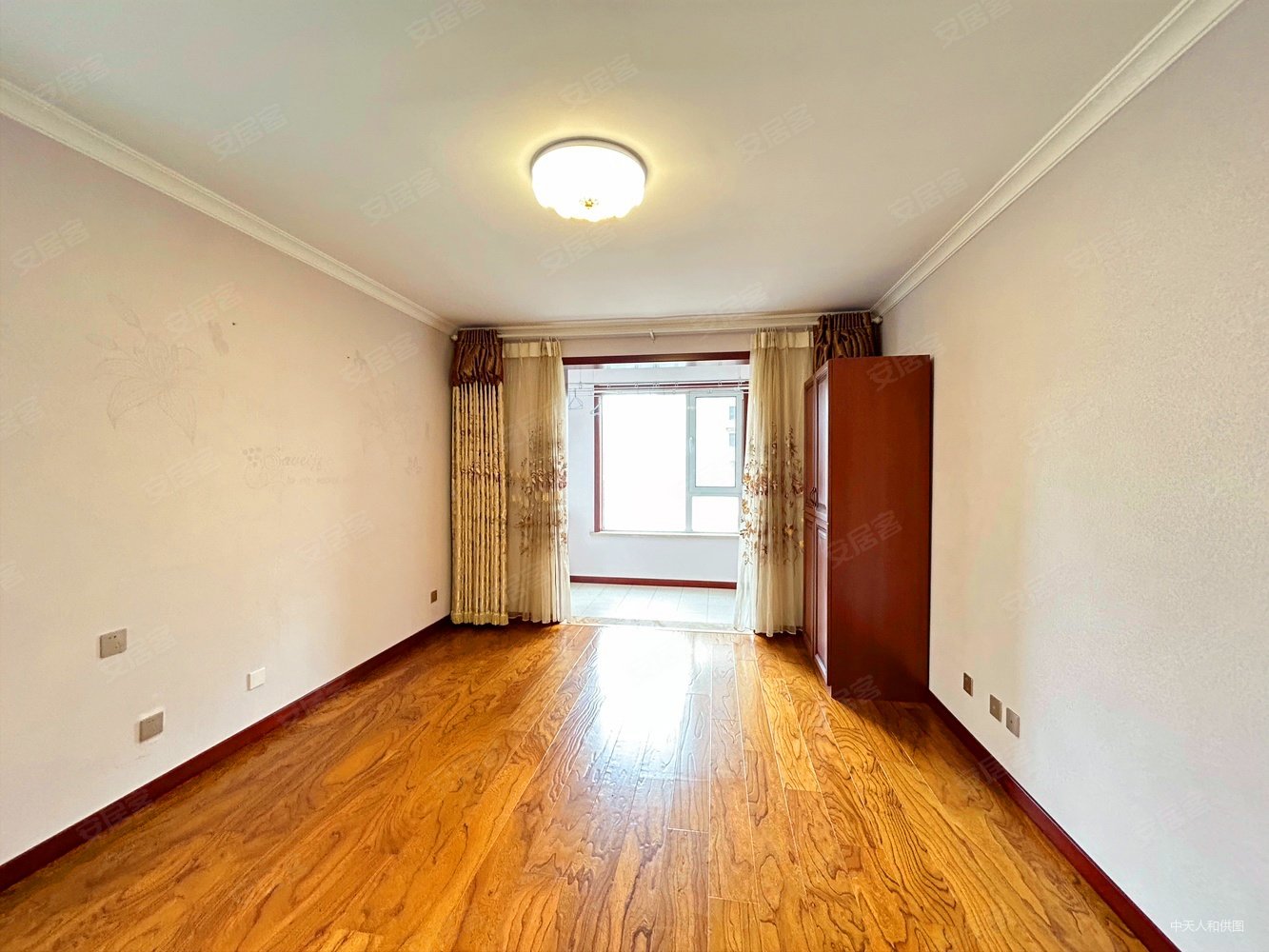 江山丽城(峨眉山路)4室2厅2卫167㎡南北360万