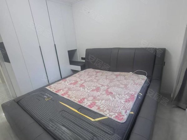 盘锦兴隆台步行街和园小区和园小区精装两室,带停车位,月付押一付一屋里家电齐全拎包入住出租房源真实图片