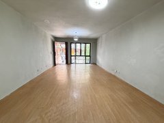 深圳龙岗平湖御峰园三层小叠墅带院子车库 业主急租 实拍图 空置随时可看出租房源真实图片