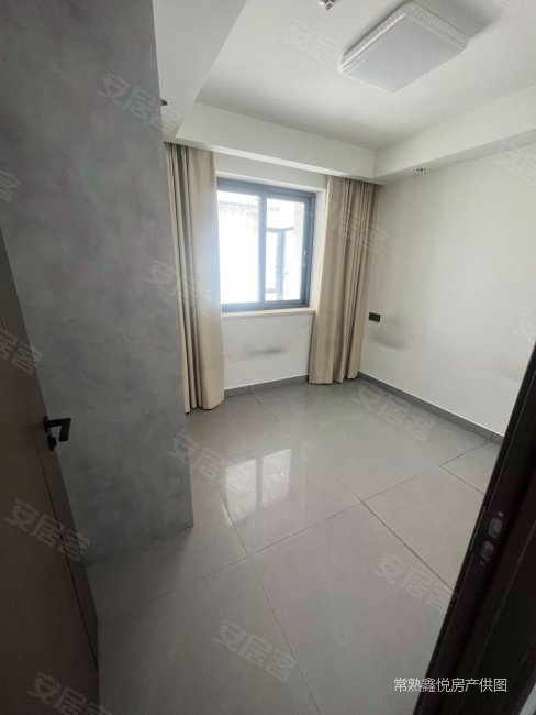 单价一万三上试验华府世家 全新精装修  可报名 随时可看