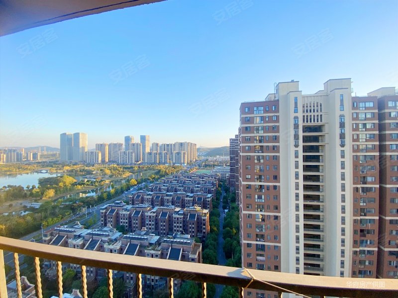 金地湖城艺境3室2厅1卫96.49㎡南北301万