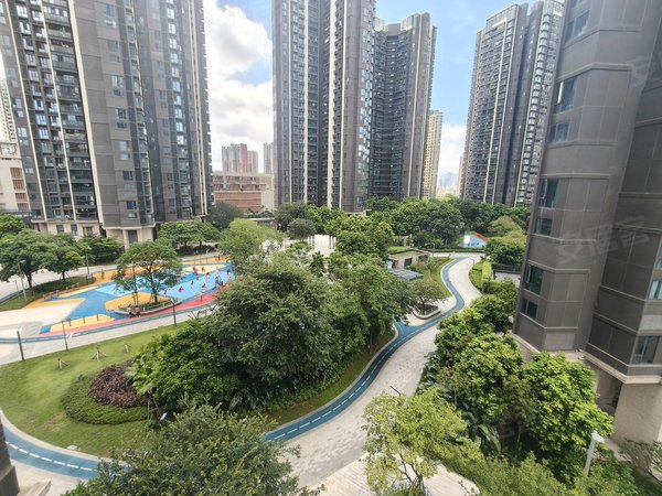 深圳龙岗龙岗中心城桑泰龙樾急租,无中佣免押,近地铁小区环境优美