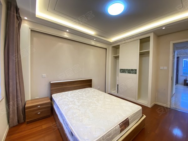 青岛黄岛薛家岛海信凤凰金岸地铁口天目山路 精装套二 海信品质拎包