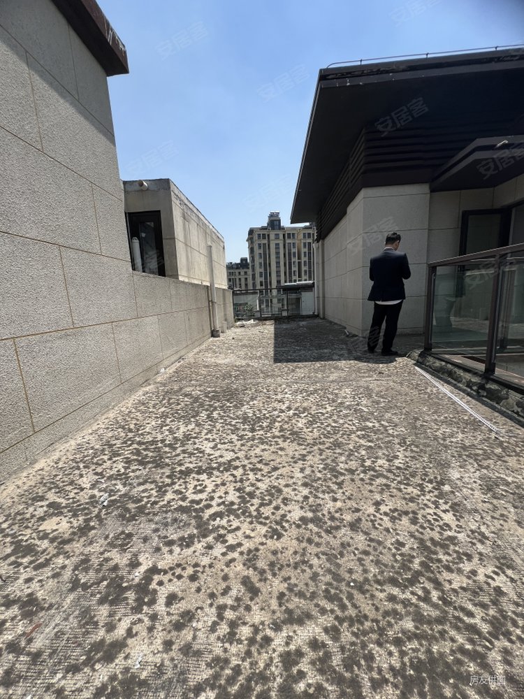 东方熙龙山院二期上叠别墅带大露台,大露台,满五年随意改造