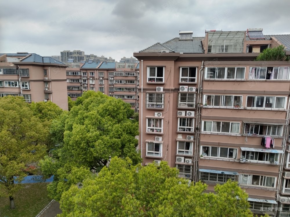 泰伯花园二区4室2厅3卫124.94㎡南北125万