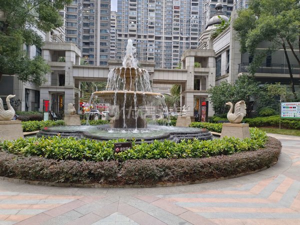南宁良庆良庆镇云星钱隆首府(b区)装修保养不错 配的家电家具好 采光