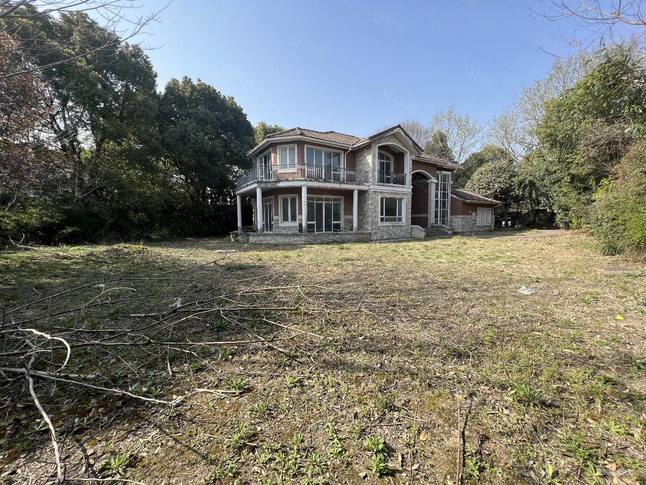 佘山银湖别墅纯地上二层南面临天然大河占地3亩看房随时