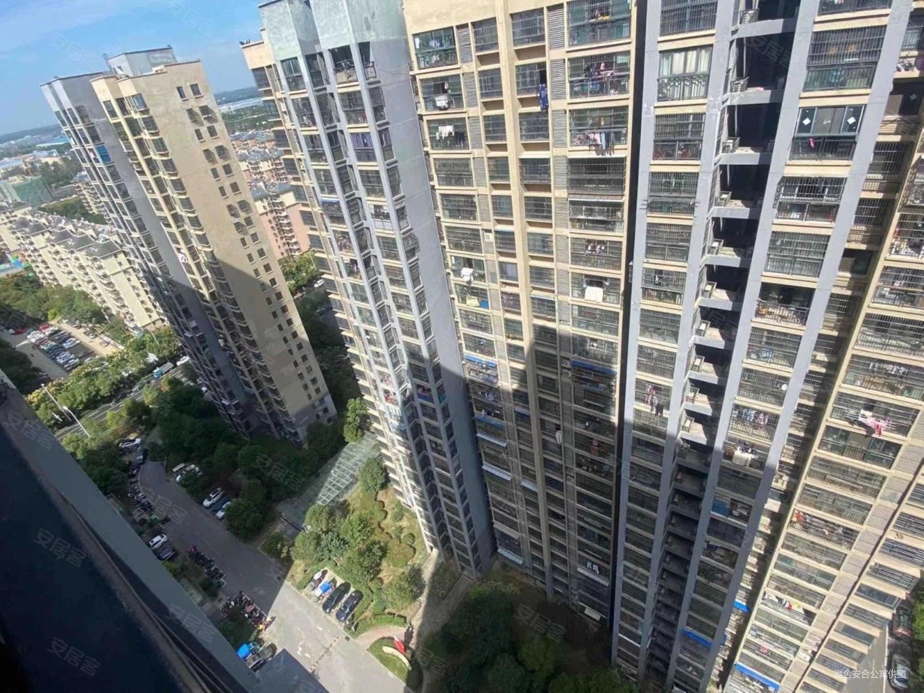 2号线地铁口南岗和园1室1厅1卫满二75万