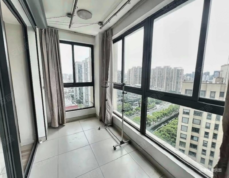 中鹰黑森林(中环凯旋宫)2室2厅2卫129.34㎡南北1080万