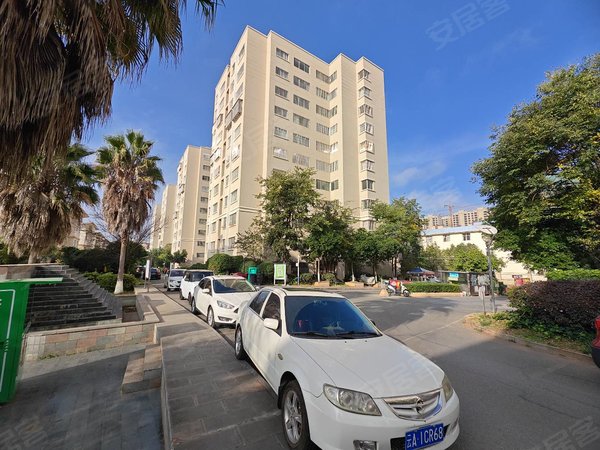 楚雄楚雄市楚雄城区瑞景家园永安旁全新装修带电梯四房带车位随时入住